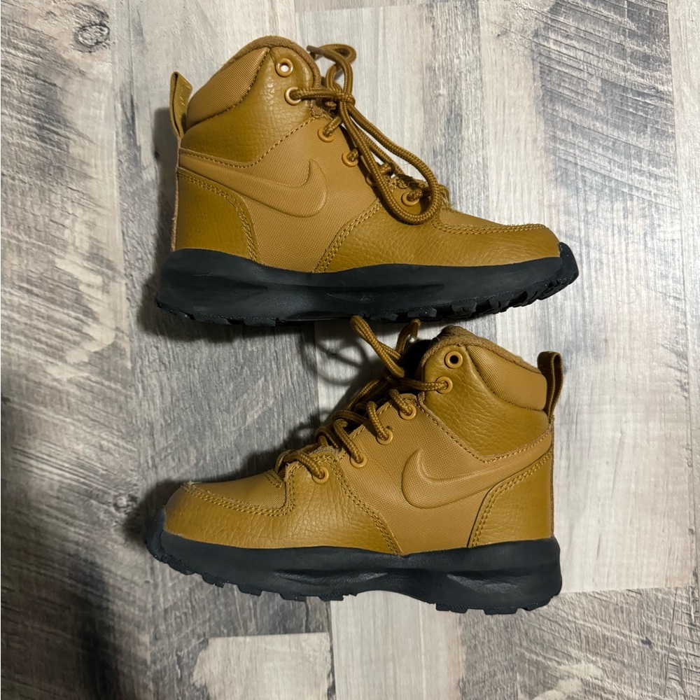 Nike boys Manoa boot